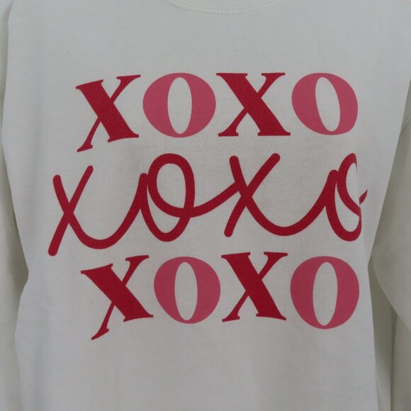 Gildan Womens Medium XOXO Valentine Love Pink White Crewneck Sweatshirt Pullover - Picture 3 of 9
